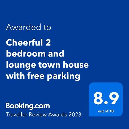 Cheerful 2 Bedroom And Lounge Town House With Free Parking Bukarest Eksteriør billede