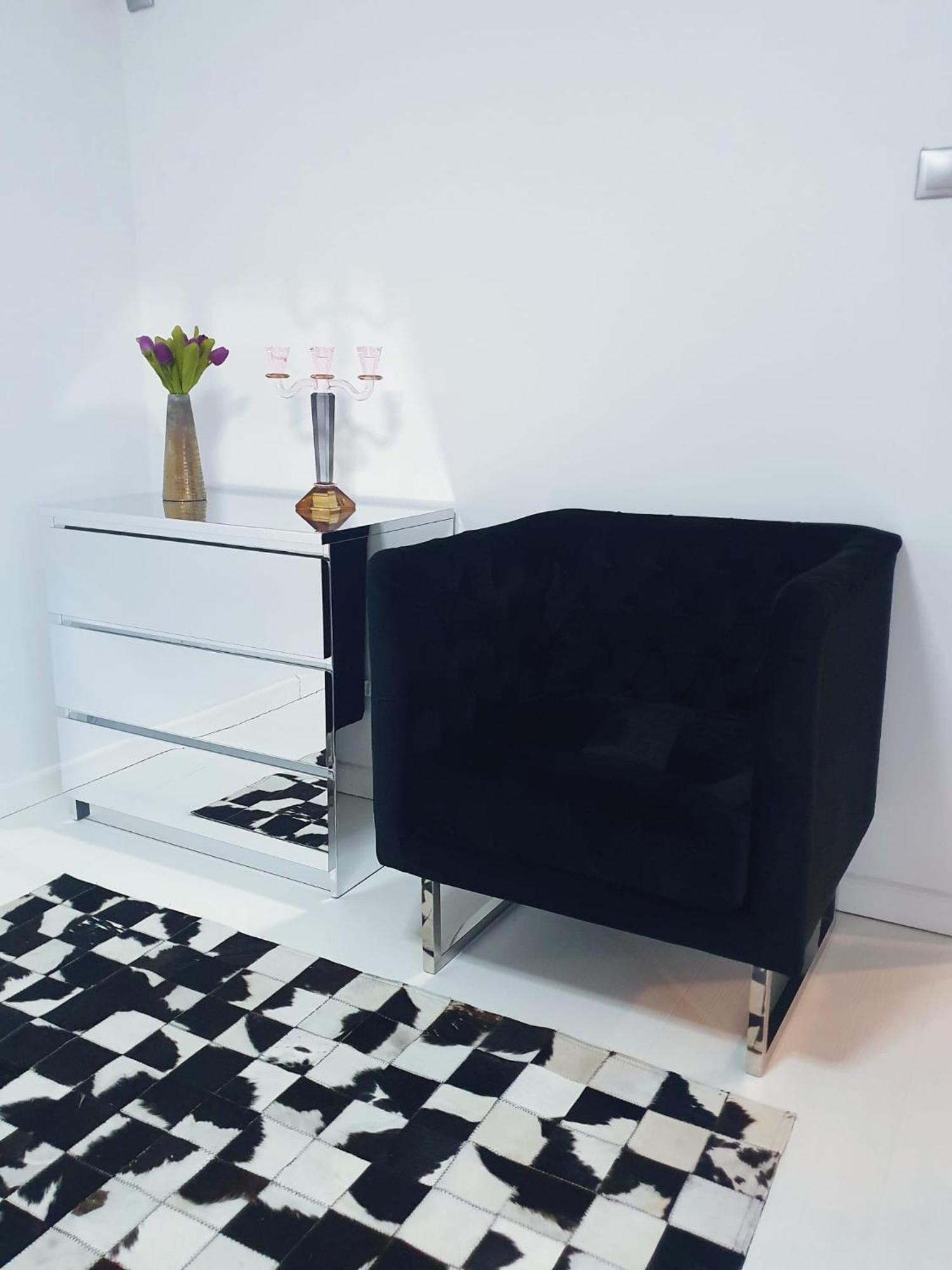 Cheerful 2 Bedroom And Lounge Town House With Free Parking Bukarest Eksteriør billede